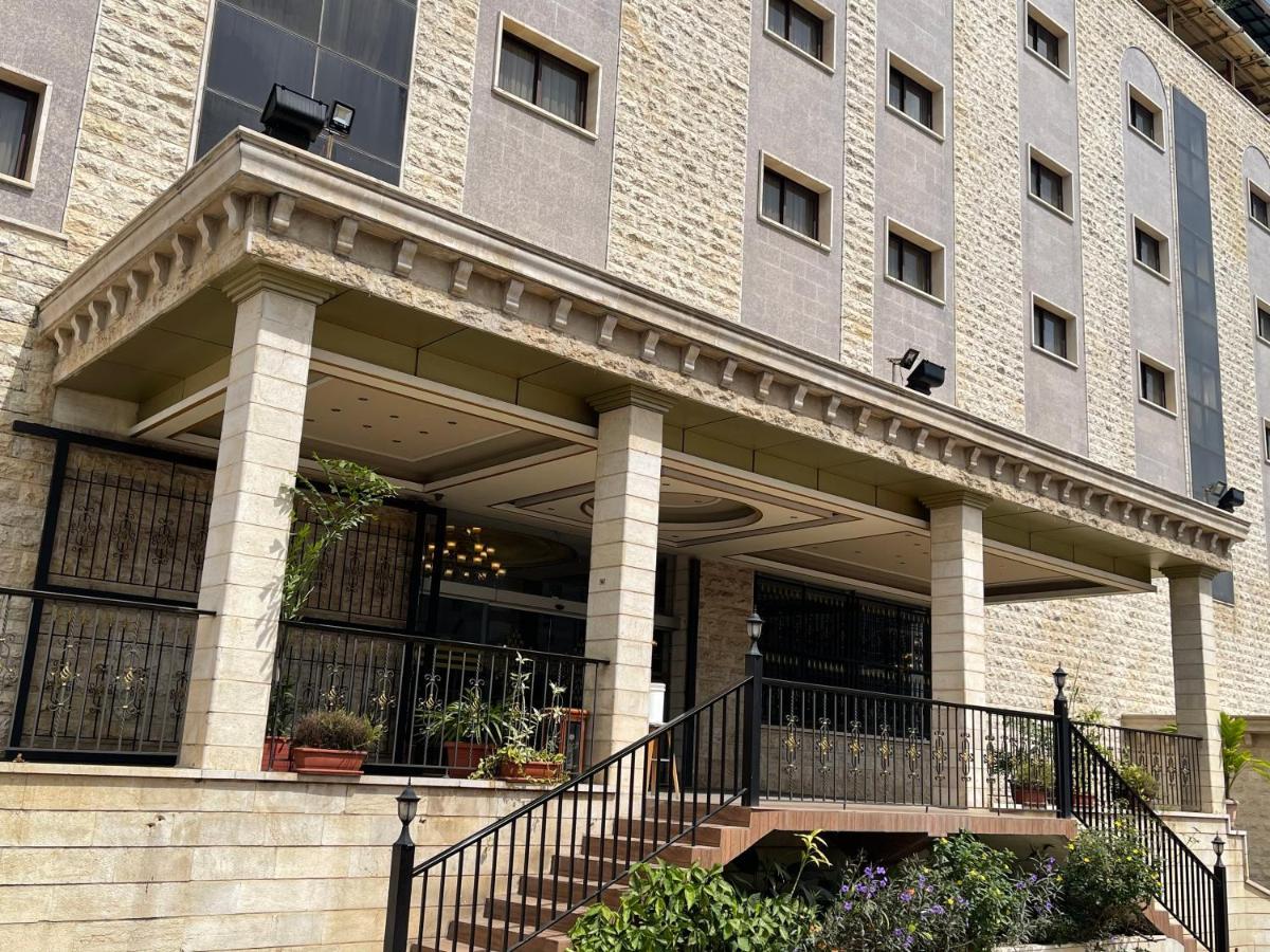 Boulevard Palace Monrovia Exterior foto