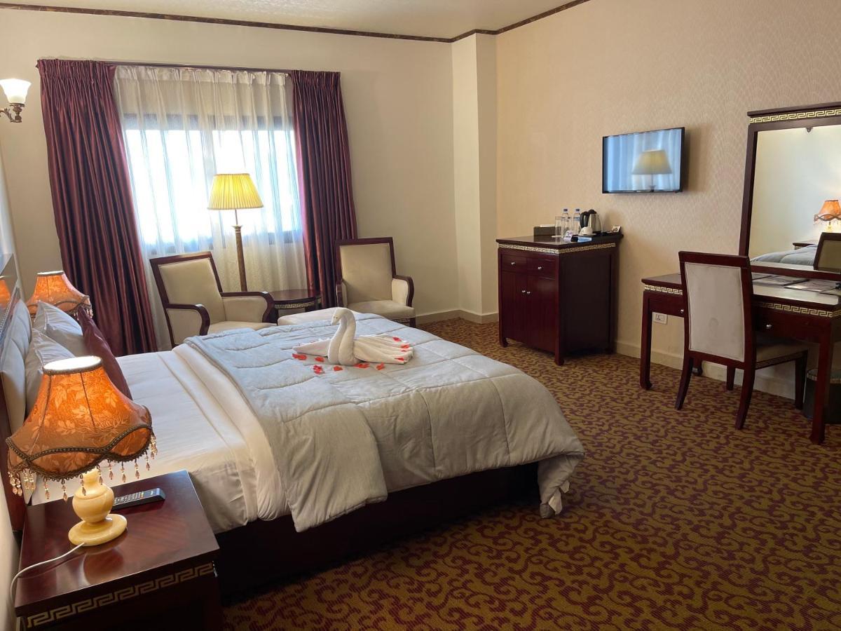 Boulevard Palace Monrovia Exterior foto