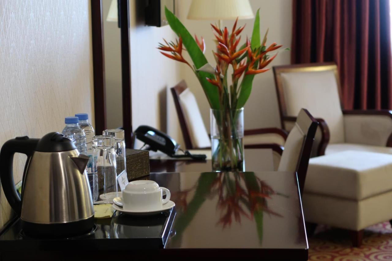 Boulevard Palace Monrovia Exterior foto