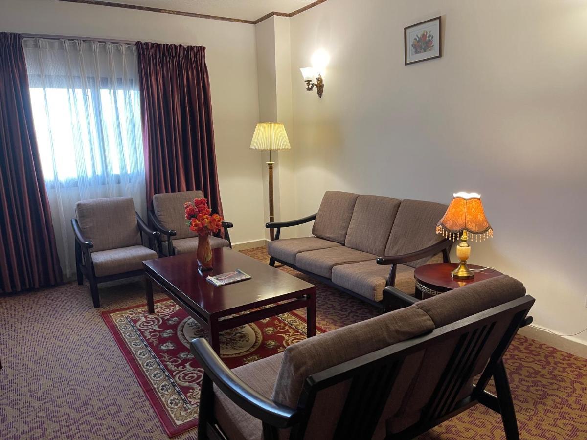 Boulevard Palace Monrovia Exterior foto