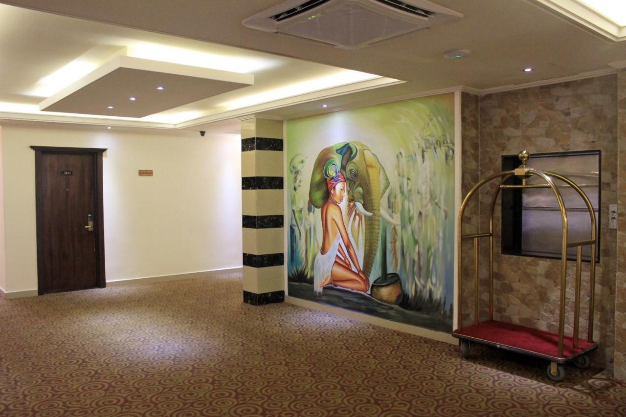Boulevard Palace Monrovia Exterior foto
