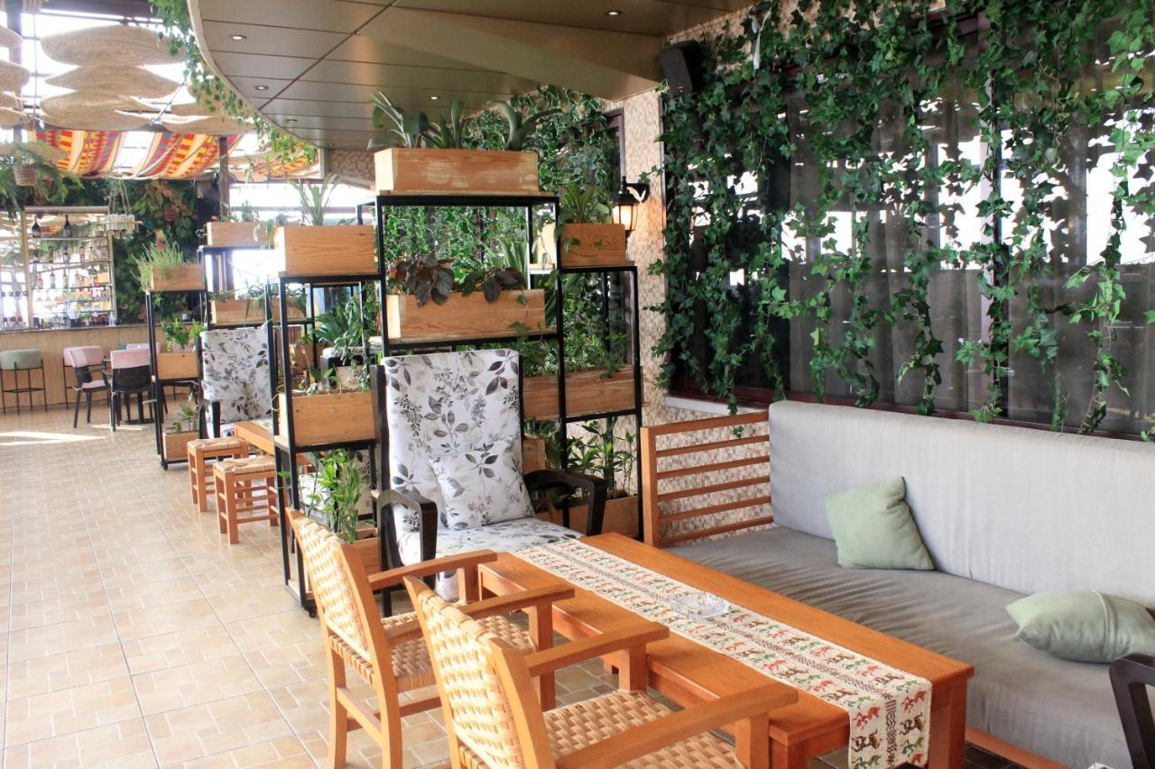 Boulevard Palace Monrovia Exterior foto